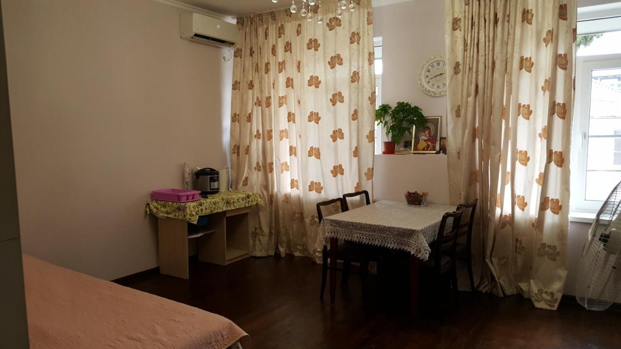 Абазинская 35 Sukhumi Exterior foto